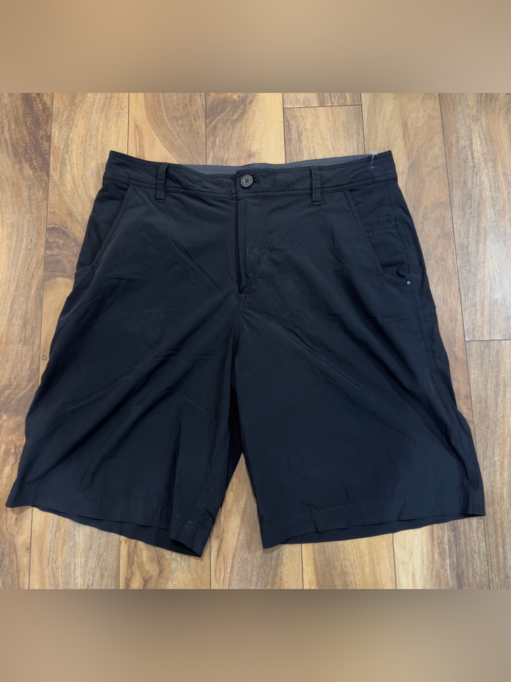 Lululemon Men’s Black Nylon Shorts 9” Inseam Size 36 Athletic Performance Golf
